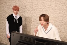 左からJO1川西拓実、白岩瑠姫。(c)フジテレビ