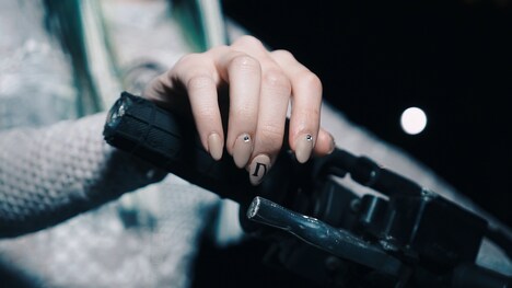 NTsKi「Father」ミュージックビデオのワンシーン。