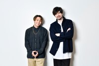 左からRIKU、城田優。