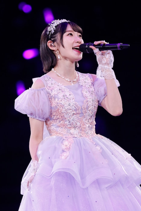 「続いていくSTORY(Symphonic Version feat. Karin)」を歌う宮本佳林。(写真提供:アップフロントプロモーション)