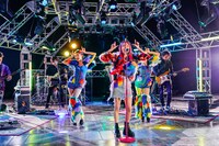 「エレクトリリカル」で踊るLiSA。（撮影：上飯坂一）