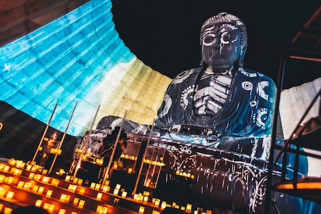 「amazarashi Online Live 末法独唱 雨天決行」の様子。（写真提供：ソニー・ミュージック・レーベルズ）