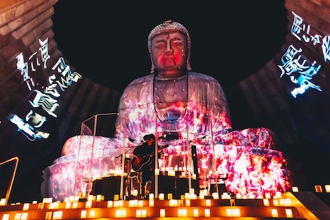 「amazarashi Online Live 末法独唱 雨天決行」の様子。（写真提供：ソニー・ミュージック・レーベルズ）