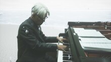 「Ryuichi Sakamoto: Playing the Piano 12122020」の配信画面。