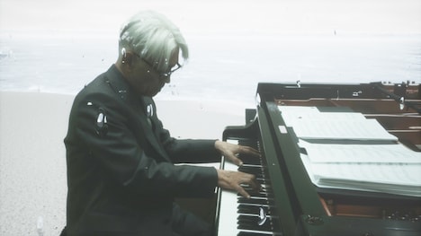 「Ryuichi Sakamoto: Playing the Piano 12122020」の配信画面。