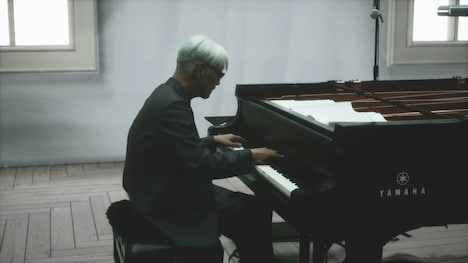 「Ryuichi Sakamoto: Playing the Piano 12122020」の配信画面。