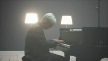 「Ryuichi Sakamoto: Playing the Piano 12122020」の配信画面。