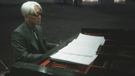 「Ryuichi Sakamoto: Playing the Piano 12122020」の配信画面。