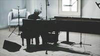 「Ryuichi Sakamoto: Playing the Piano 12122020」の配信画面。