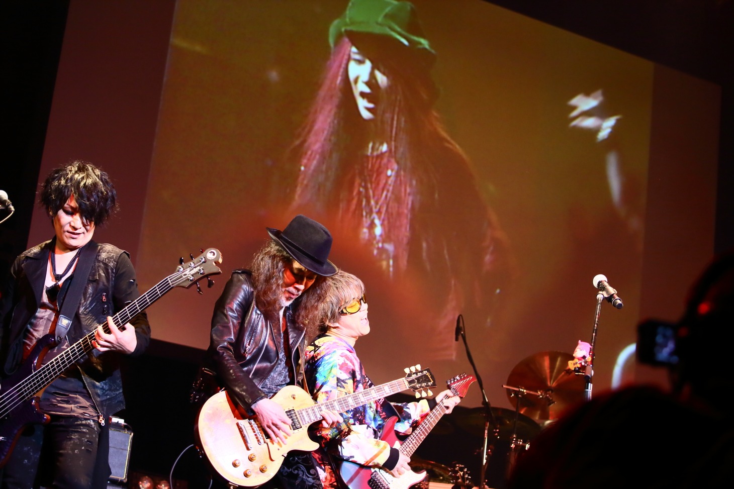 「hide Birthday Party 2020 Sing along live "Hi-Ho!"」の様子。（撮影：上野宏幸［nonfixcreative］）