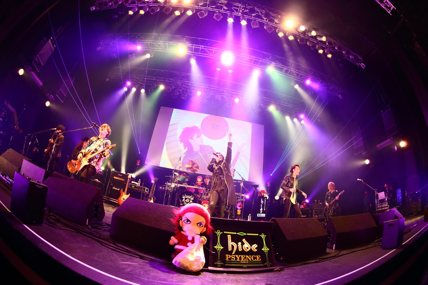 「hide Birthday Party 2020 Sing along live "Hi-Ho!"」の様子。（撮影：上野宏幸［nonfixcreative］）