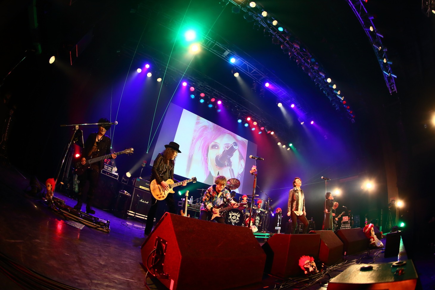 「hide Birthday Party 2020 Sing along live "Hi-Ho!"」の様子。（撮影：上野宏幸［nonfixcreative］）