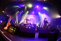 「hide Birthday Party 2020 Sing along live "Hi-Ho!"」の様子。（撮影：上野宏幸［nonfixcreative］）