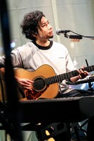 吉田結威（G, Vo）（撮影：白石達也）