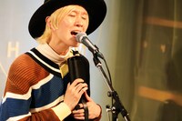 山田義孝（Vo）（撮影：白石達也）
