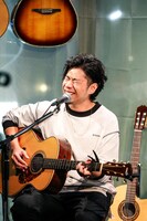 吉田結威（G, Vo）（撮影：白石達也）