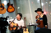 吉田山田（撮影：白石達也）