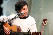 吉田結威（G, Vo）（撮影：白石達也）