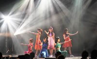 吉川千愛の卒業が発表された「LinQ アルバムLIVE Vol.3」公演の様子。
