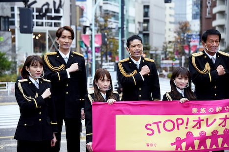 上段左から橘慶太、松本利夫、杉良太郎。下段左から飯豊まりえ、川栄李奈、秋元真夏。