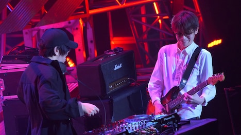 左からHeavenz、針原翼（HarryP）。