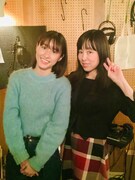 左から加納エミリ、鈴木祥子。