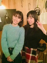 左から加納エミリ、鈴木祥子。