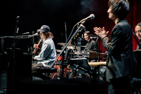 ビッケブランカのライブの様子。（Photo by Taku Fujii）
