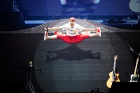 アンコールでポップアップで登場した眉村ちあき。