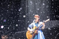 「36.8℃」を歌う眉村ちあき。