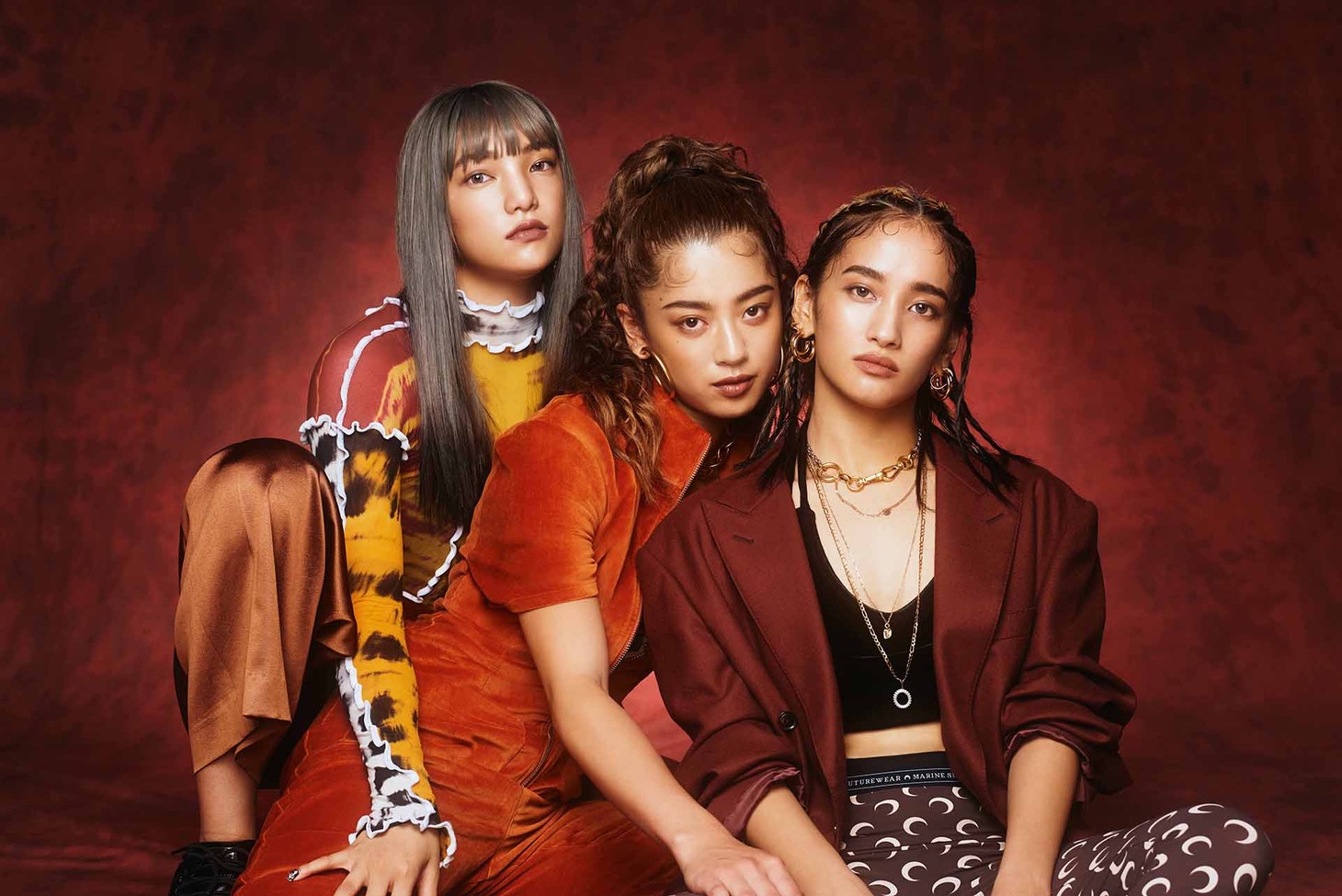 スダンナユズユリー。左が須田アンナ、右がYURINO。