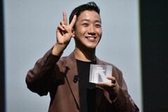 瑛人「LINE NEWS AWARDS」表彰式で「香水」歌唱、横浜流星も今年を表す漢字発表