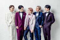 左から白岩瑠姫、豆原一成、川西拓実、川尻蓮、木全翔也。