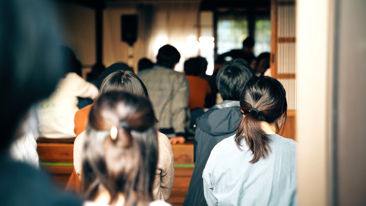 「“カレーと珈琲と音楽と Vol. 1”曽我部恵一弾き語りコンサート」より。