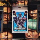 Kroi、新作ジャケにメンバーが描かれたデッキボックス