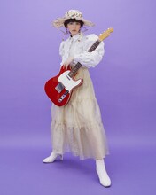 のん「ナマイキにスカート」撮影中カット