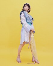 のん「ナマイキにスカート」撮影中カット