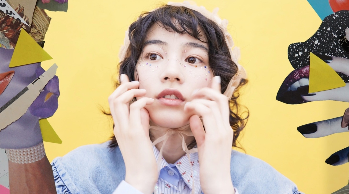 のん「ナマイキにスカート」ミュージックビデオより。