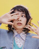 のん「ナマイキにスカート」撮影中カット