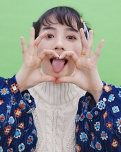 のん「ナマイキにスカート」撮影中カット