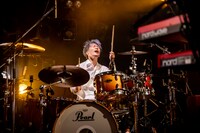 ナカヤマシンペイ（Dr）（Photo by Viola Kam［V'z Twinkle］）