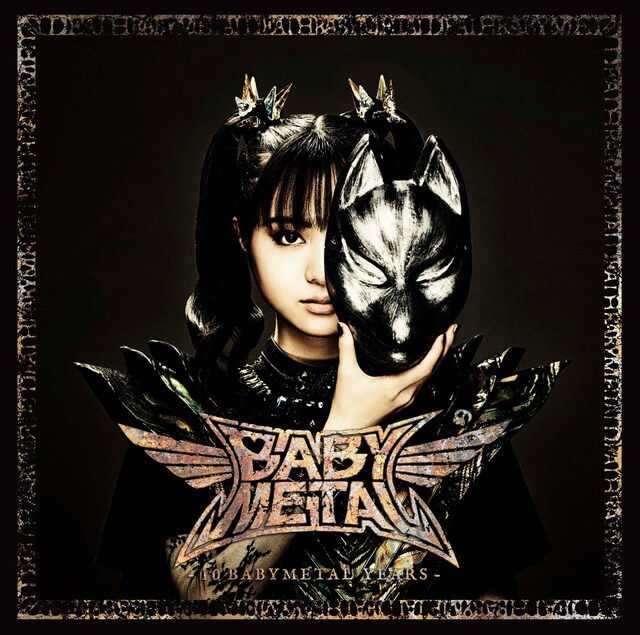 BABYMETAL「10 BABYMETAL YEARS」プロフェット盤より、MOAMETAL盤のジャケット。