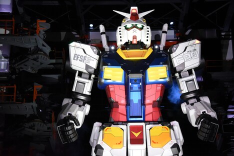 ガンダムの起動実験の様子。