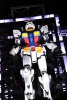ガンダムの起動実験の様子。