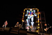 LUNA SEAのライブパフォーマンスの様子。