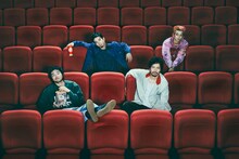 King Gnu。左下が井口理（Vo, Key）。