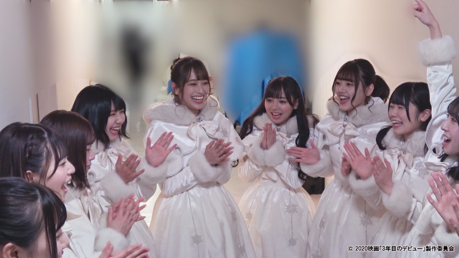 「3年目のデビュー」未公開映像より、ユニバーサル・スタジオ・ジャパンでのライブ前の様子。