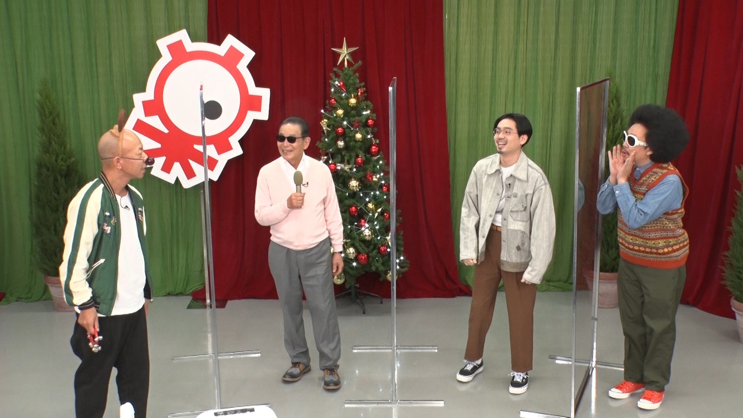 左から小峠英二（バイきんぐ）、タモリ、ハマ・オカモト（OKAMOTO'S）、レキシ。(c)テレビ朝日