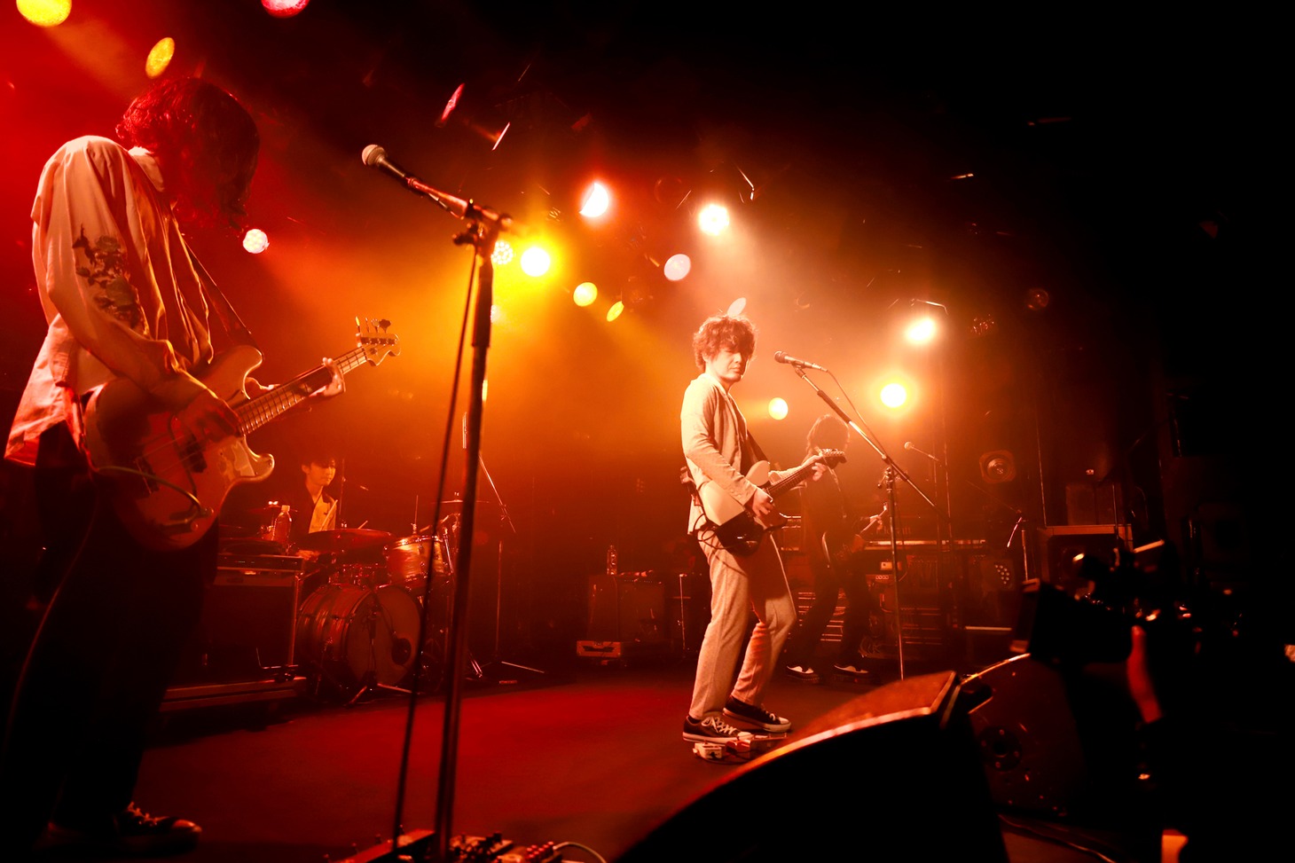 「NONOCULAR VIOLET TOUR」より。（写真提供：バッド・ミュージック）