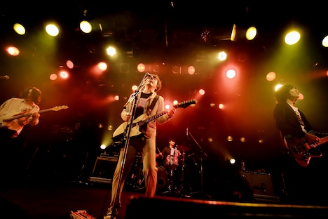 「NONOCULAR VIOLET TOUR」より。（写真提供：バッド・ミュージック）